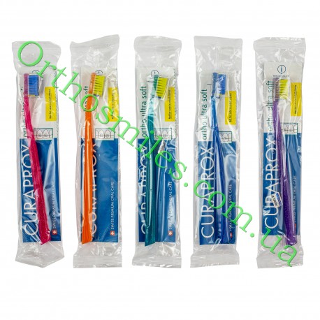 Зубна щітка Curaprox  ортодонтична V-подібна в поліетиленовій упаковці фото 1 — OrthoSmiles